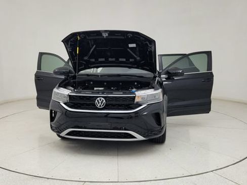 Used 2024 Volkswagen Taos SE FWD image 14
