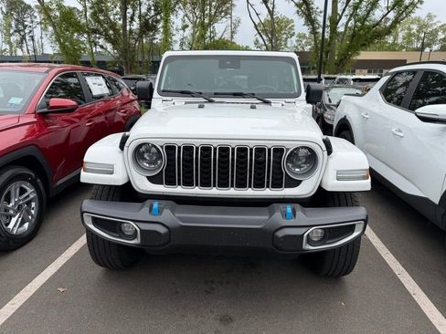 Used 2024 Jeep Wrangler Unlimited Sahara AWD/4WD image 2