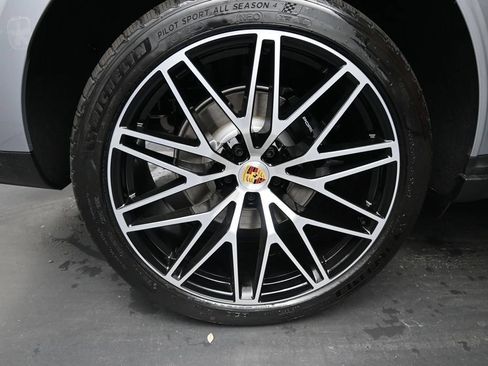 New 2026 Porsche Macan AWD/4WD image 24