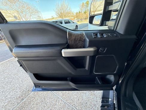 Used 2018 Ford F250 Lariat w/ Tow Technology Bundle image 21