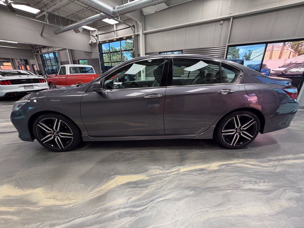 Used 2017 Honda Accord Touring image 40