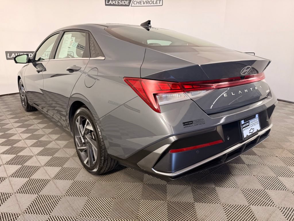 Used 2024 Hyundai Elantra Limited FWD image 4