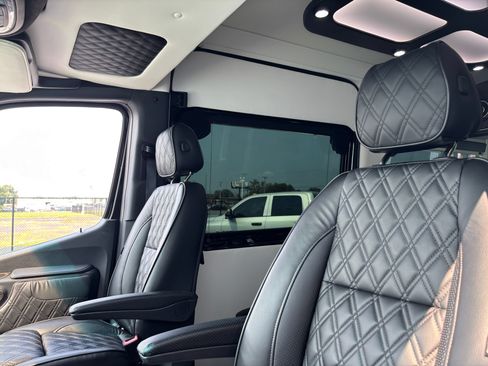 Used 2022 Mercedes-Benz Sprinter 2500 image 16
