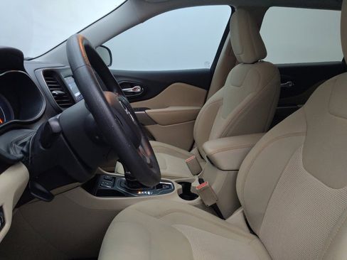 Used 2019 Jeep Cherokee Latitude w/ Popular Appearance Group FWD image 17