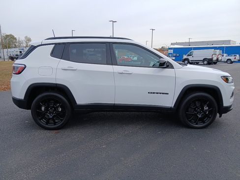 New 2026 Jeep Compass Latitude image 2
