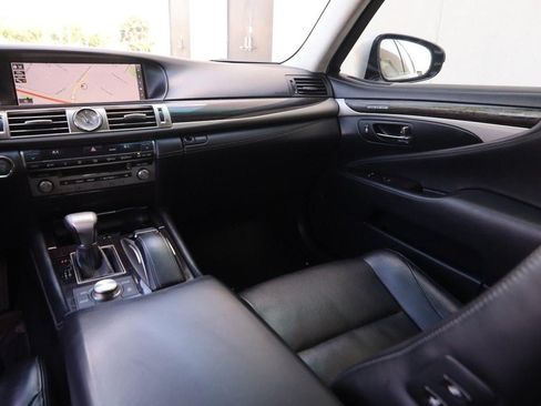 Used 2016 Lexus LS 460 AWD w/ Comfort Package image 27