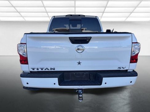 Used 2021 Nissan Titan SV w/ SV Convenience Package RWD image 5