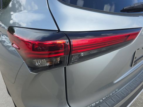 Used 2023 Toyota Highlander XSE FWD image 33