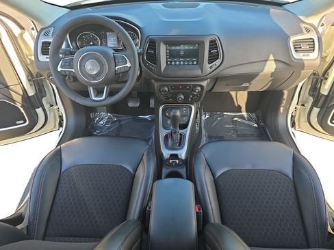 Used 2021 Jeep Compass Latitude w/ Sun and Sound Group AWD/4WD image 9