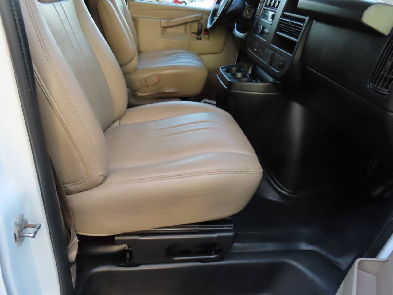 Used 2022 Chevrolet Express 3500 w/ Driver Convenience Package RWD image 15