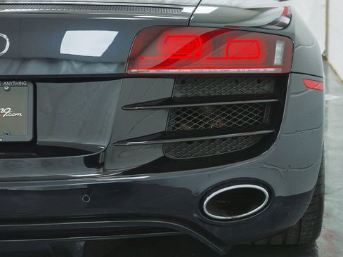 Used 2011 Audi R8 V10 image 32