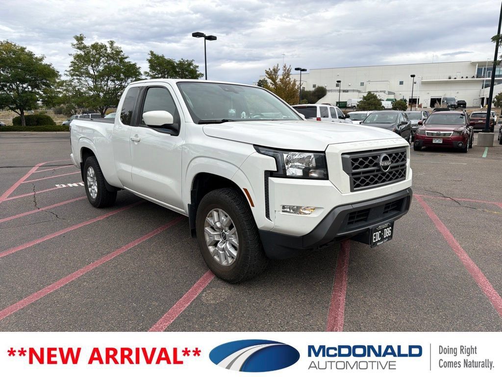 Used 2022 Nissan Frontier SV AWD/4WD image 2