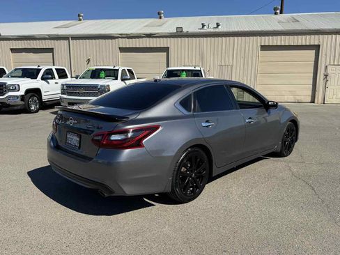 Used 2018 Nissan Altima 2.5 SR w/ SR Midnight Edition image 10