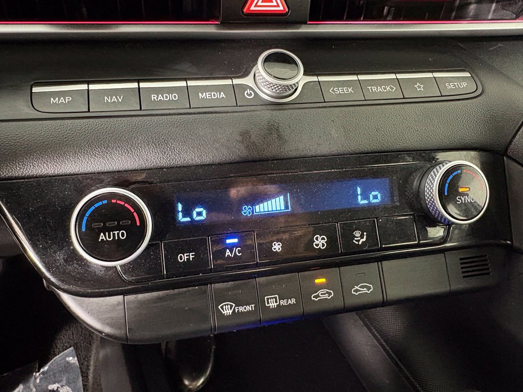 Used 2024 Hyundai Elantra SEL FWD image 31