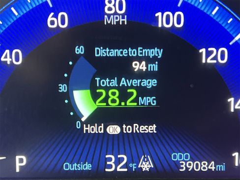 Used 2022 Toyota Corolla Cross XLE image 15