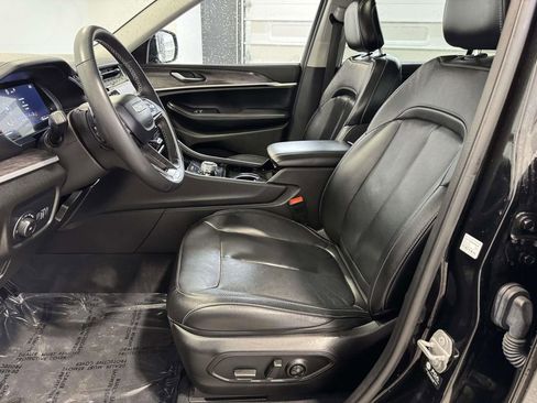 Used 2023 Jeep Grand Cherokee L Limited image 17