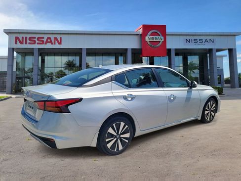 Certified 2022 Nissan Altima 2.5 SV image 5