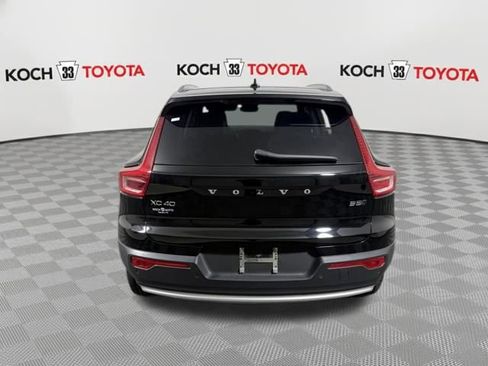 Used 2023 Volvo XC40 B5 Core image 7
