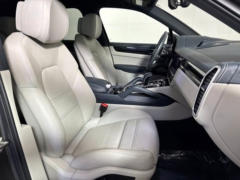 Used 2023 Porsche Cayenne AWD/4WD image 12