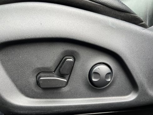 Used 2025 Jeep Compass Limited image 23