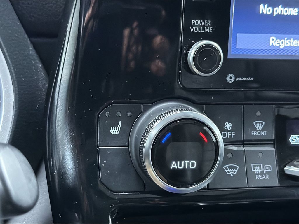 Used 2022 Toyota Highlander XLE AWD/4WD image 19