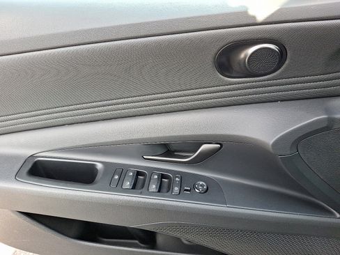 Used 2025 Hyundai Elantra Sport image 12