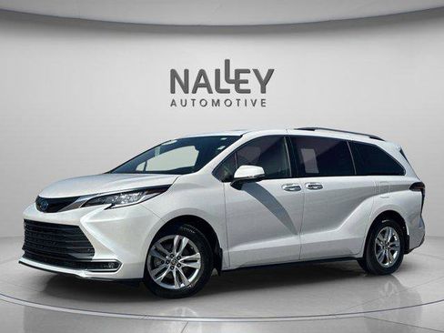 Certified 2025 Toyota Sienna Limited image 1