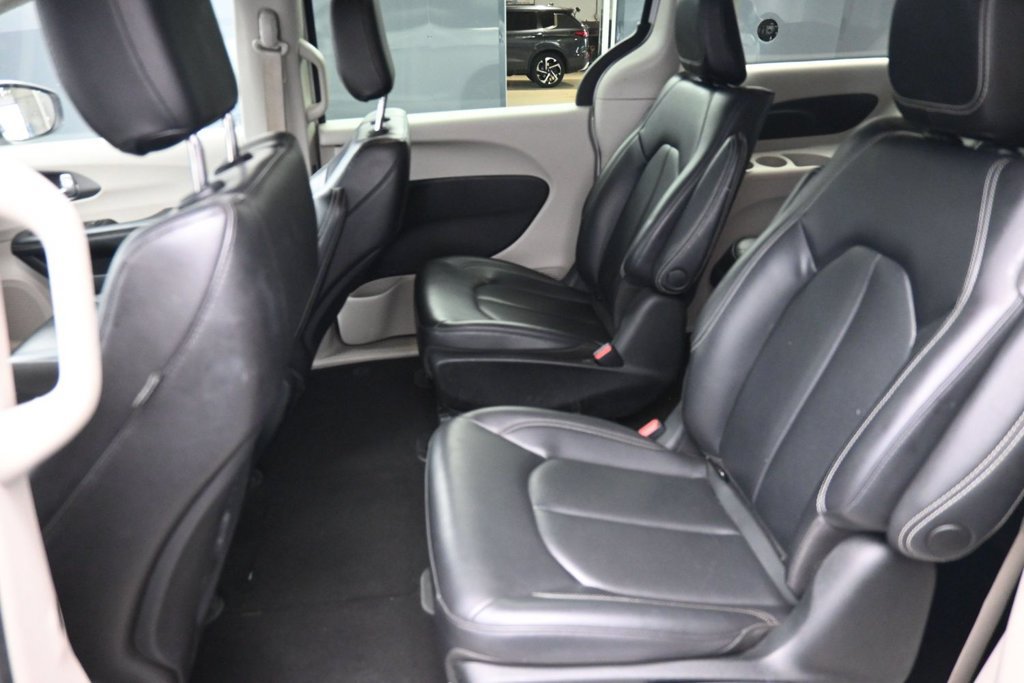 Used 2023 Chrysler Pacifica Touring-L FWD image 20