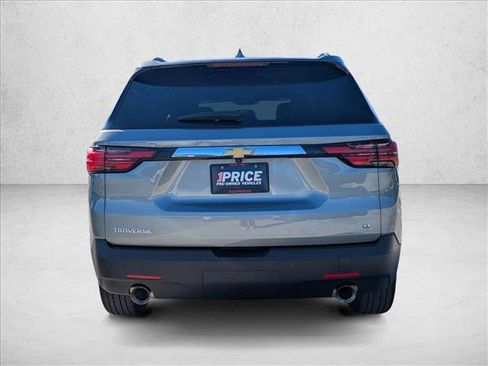 Used 2023 Chevrolet Traverse LT image 6