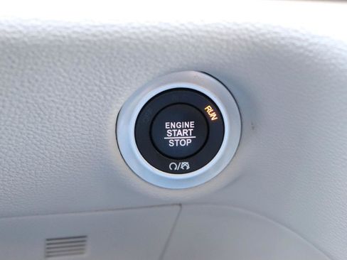 Used 2024 Chrysler Pacifica Limited FWD image 50