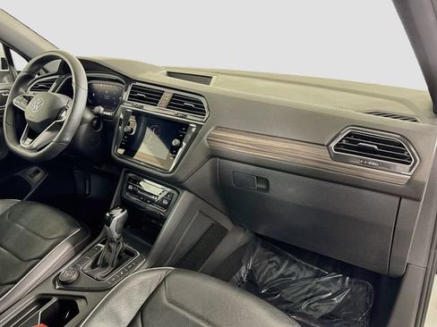 Certified 2024 Volkswagen Tiguan SEL R-Line AWD/4WD image 34