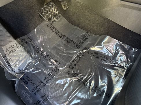 Used 2024 Volkswagen Atlas SE w/ Black Wheel Package image 17