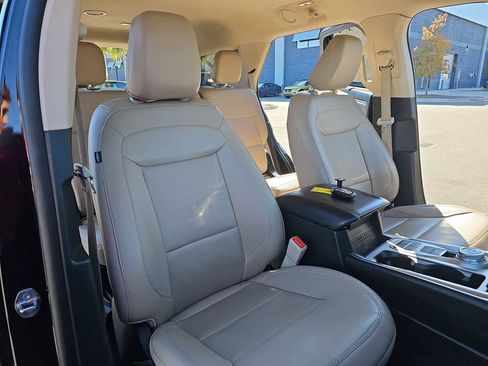 Used 2023 Ford Explorer Limited image 12