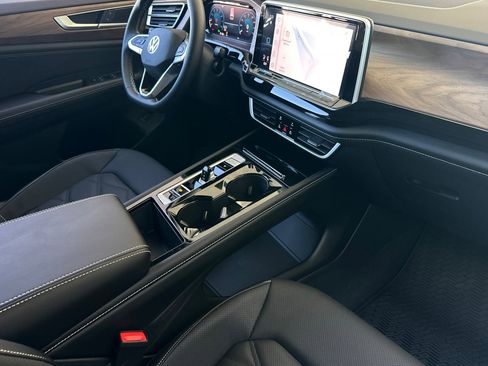 New 2026 Volkswagen Atlas SE image 15