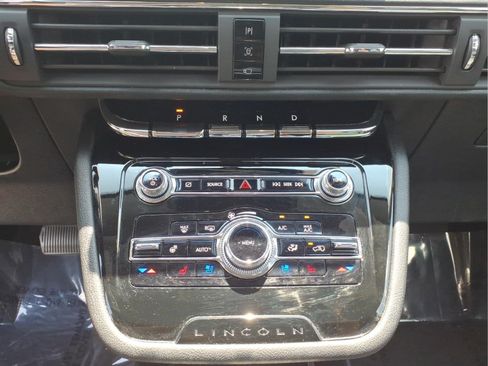 Certified 2022 Lincoln Corsair AWD w/ Equipment Group 101A image 9