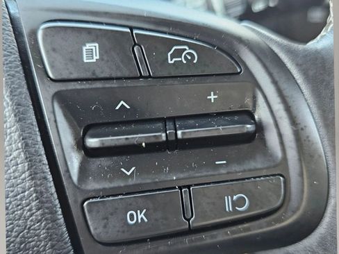 Used 2023 Hyundai Venue SEL image 14