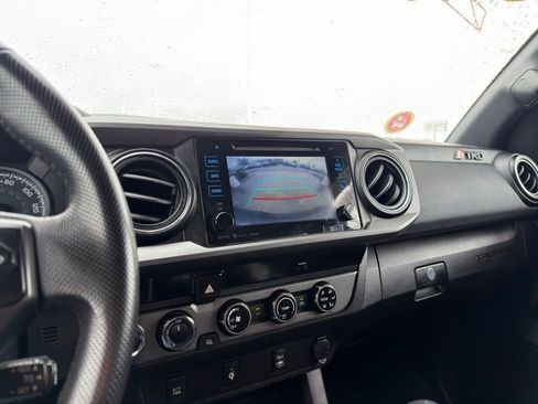 Used 2017 Toyota Tacoma TRD Off-Road w/ Tow Package (A/T) AWD/4WD image 21