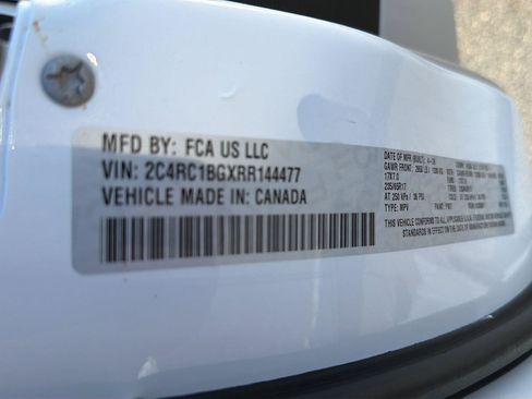 Used 2024 Chrysler Pacifica Touring-L FWD image 41