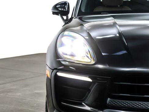 Used 2023 Porsche Macan image 14