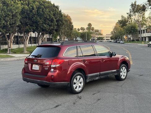 Used 2011 Subaru Outback 2.5i Premium w/ All-Weather Pkg AWD/4WD image 7