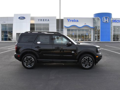 New 2025 Ford Bronco Sport Outer Banks w/ Topo Graphic Package image 8