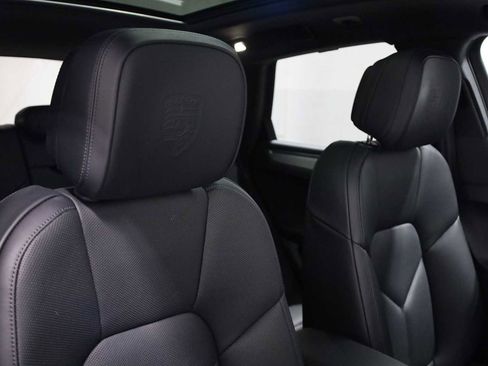 Certified 2026 Porsche Macan image 22