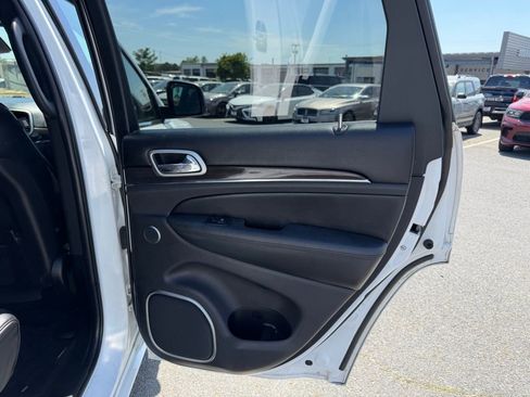 Used 2018 Jeep Grand Cherokee Overland image 35