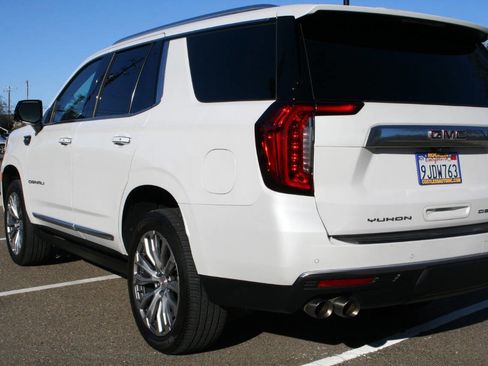 Used 2021 GMC Yukon Denali w/ Denali Premium Package AWD/4WD image 12