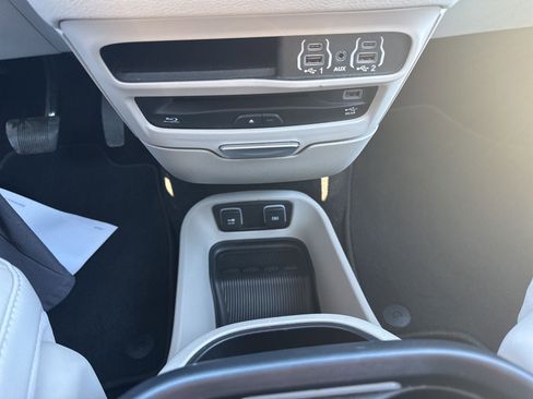 Used 2021 Chrysler Pacifica Touring-L w/ Uconnect Theater Family Group image 19