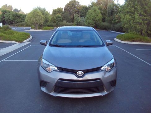 Used 2015 Toyota Corolla LE image 10