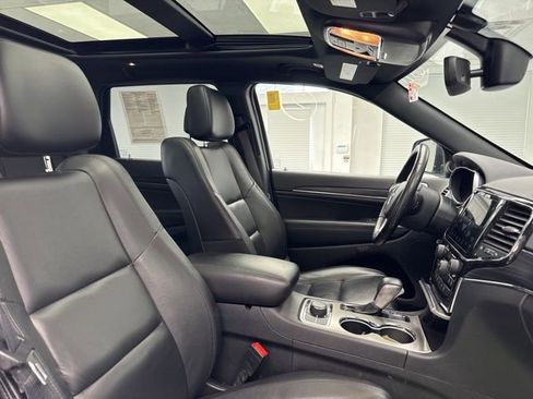 Used 2022 Jeep Grand Cherokee Limited image 11