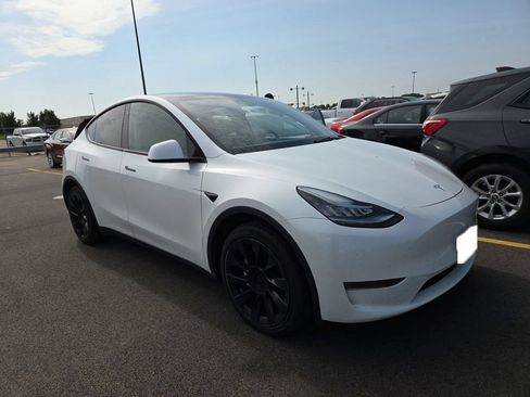 Used 2023 Tesla Model Y Long Range AWD/4WD image 3