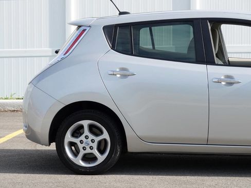 Used 2011 Nissan Leaf SL FWD image 28