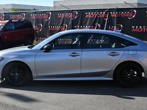 Used 2023 Honda Civic Sport image 4